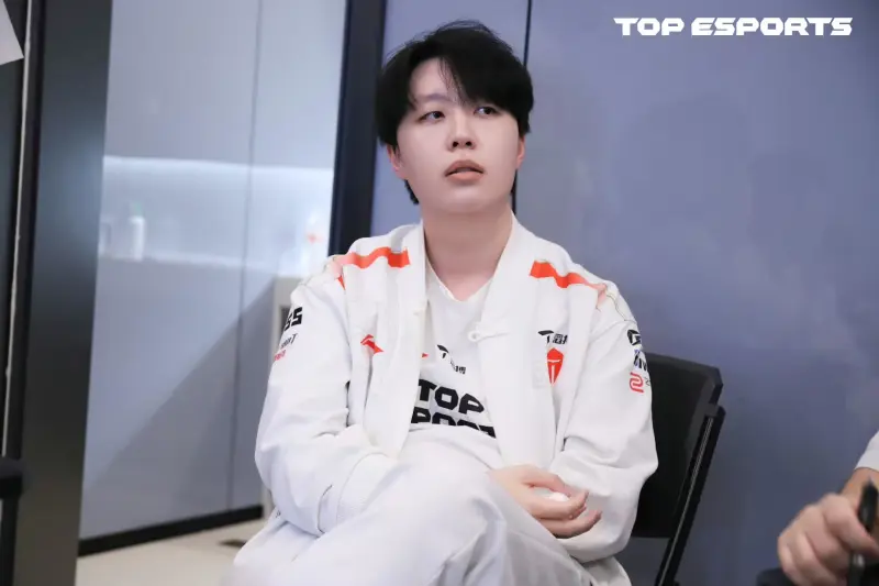 战胜IG晋级世界赛后，Kanavi发文：S15，我们来了！