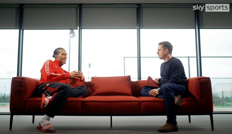 开云App-范戴克对话内维尔：退役球星在批评新一代球员时，是要负有责任的