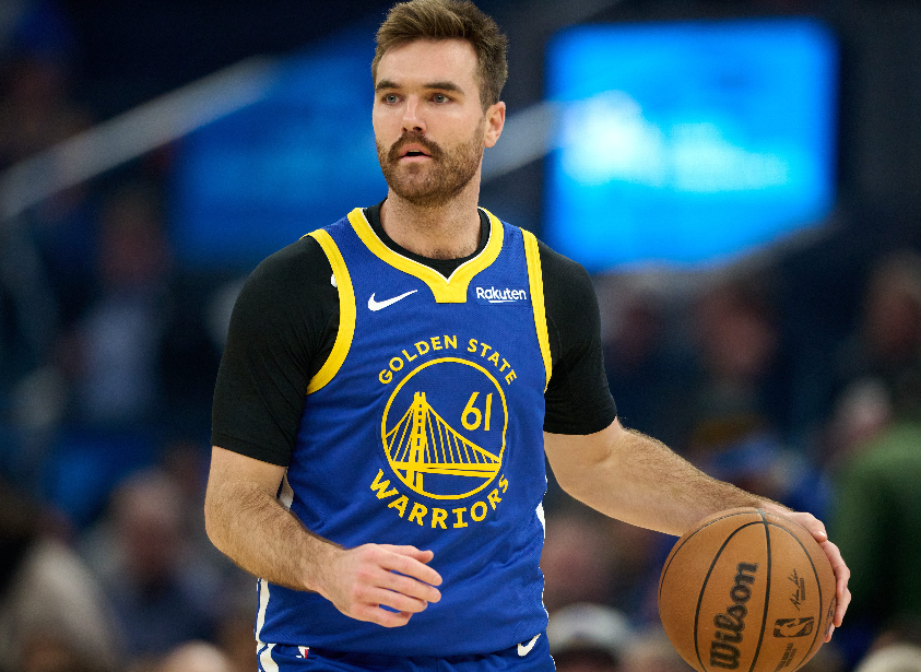 开云App-勇士101-97险胜太阳 球员评价：4人优秀，2人及格，4人低迷