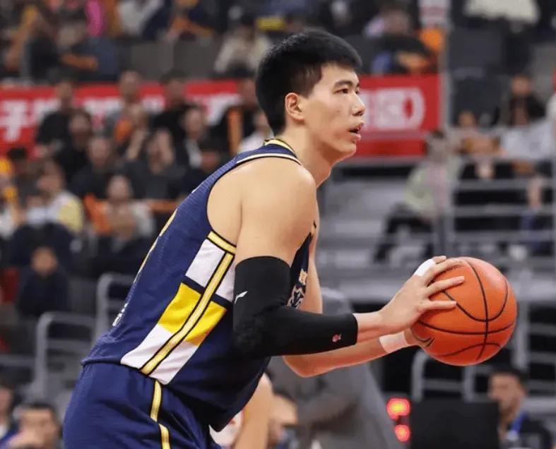 开云平台-广东这内线人见人虐!攻守毫无效果,杜锋回应外援调整并未提大外