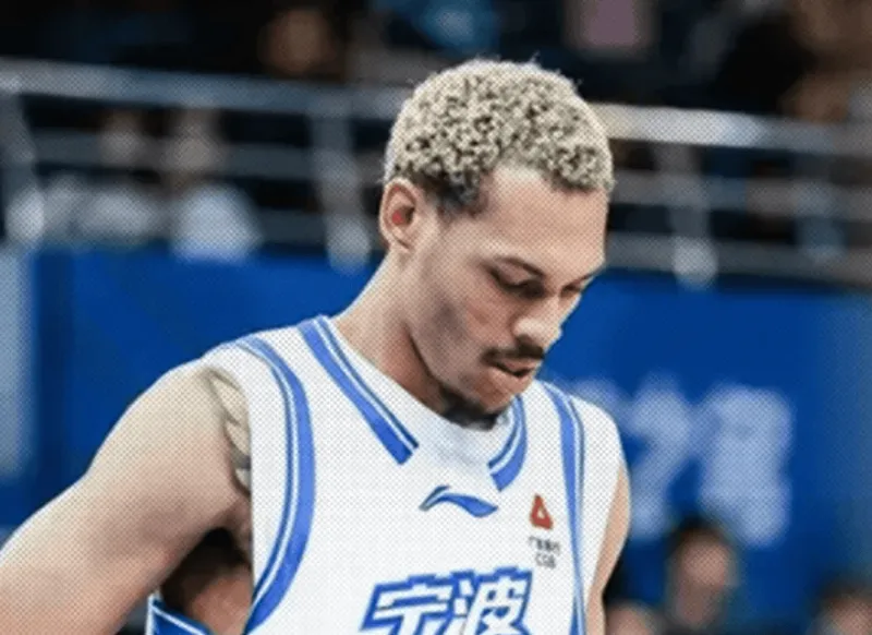 开云App-媒体人:能理解宁波,贝兹利推搡队友&跟教练对骂的确不妥