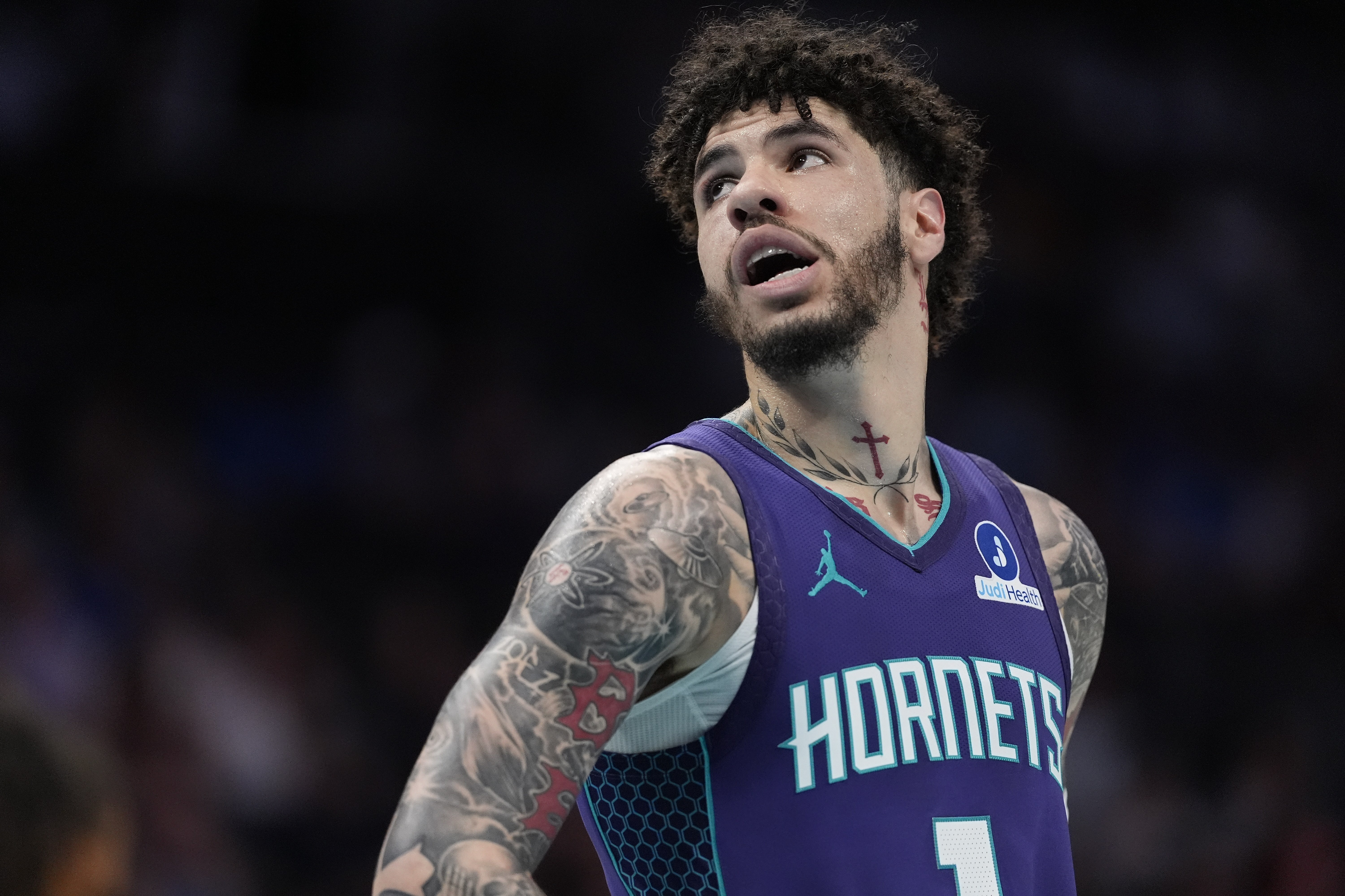 开云在线-虎头蛇尾！拉梅洛·鲍尔24中12&amp;三分15中6空砍36+5+6 末节零分